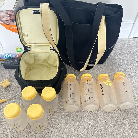 Medela Freestyle Portable Double Electric Breast Pump - Picture 10 of 12